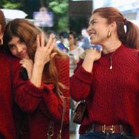 Grazi Massafera e a filha, Sofia, combinam looks para ir ao teatro e posam para fotos com fãs. Veja!