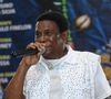 Neguinho da Beija-Flor estreou em 1990 como apresentador de TV conduzindo boletins de carnaval na Manchete