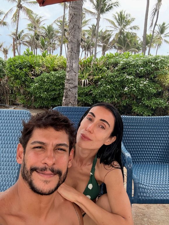 Já nesta terça (21), Michelle Barros fez um novo pronunciamento dando a entender que não se referia a um bebê quando anunciou a gravidez