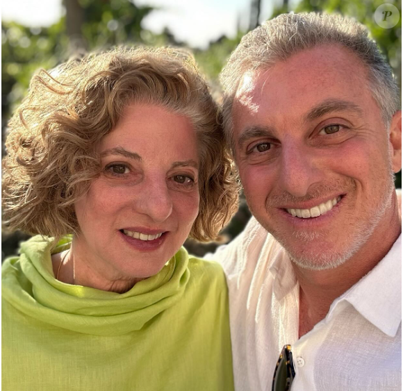 O apresentador Luciano Huck é filho de Marta Huck.