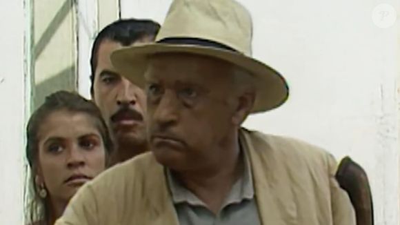 Na novela, Zé Esteves acredita que a bondade de Tieta seja só fachada.