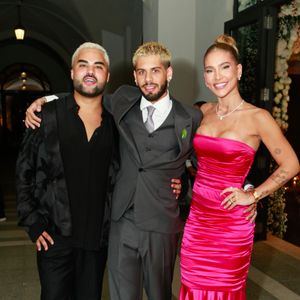 Virginia Fonseca na cerimônia com seu vestido tomara que caia cor de rosa chamou a atenção.