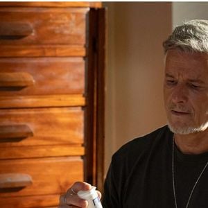 Jaques (Marcello Novaes) em 'Dona de Mim' consegue a curatela de Rosa (Suely Franco)