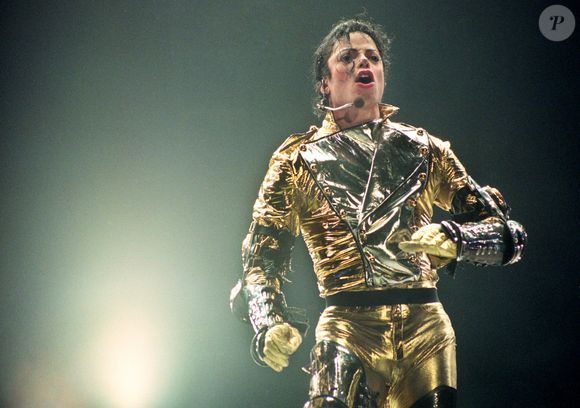 Ícone da música pop, Michael Jackson acumulou fortunas ao longo da carreira, mas morreu em 2009 com cerca de US$ 500 milhões em dívidas