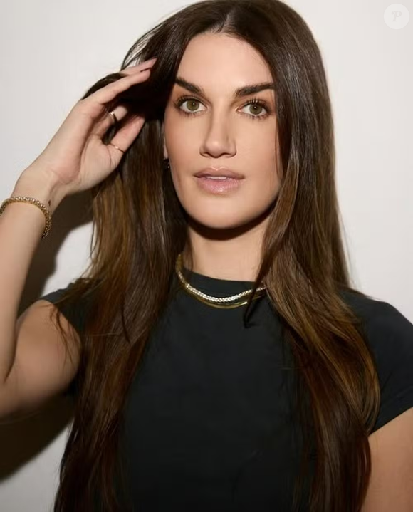 Conhecida por atender nomes como Priyanka Chopra, Madonna, Gwyneth Paltrow, Sofia Vergara, Kim Kardashian, Megan Fox, Drew Barrymore e Cameron Diaz, Dakar agora enfrenta acusações de ter causado danos irreparáveis à cliente