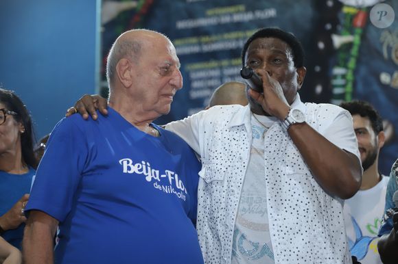 Neguinho da Beija-Flor já desfilou na Sapucaí após encarar câncer e se casou na avenida