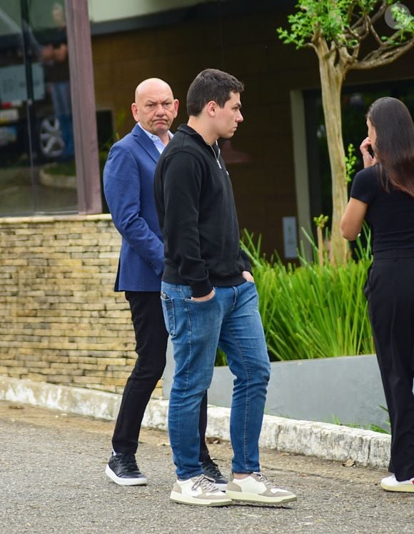 Corpo do cantor Rick, dupla de Renner, foi velado pelo empresário Luciano Hang em Sorocaba (SP) em 24 de setembro de 2026