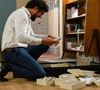 Com quem ficam os dólares da mala em 'Vale Tudo'? O dinheiro não fica com Ivan (Renato Góes) e Raquel (Taís Araújo)