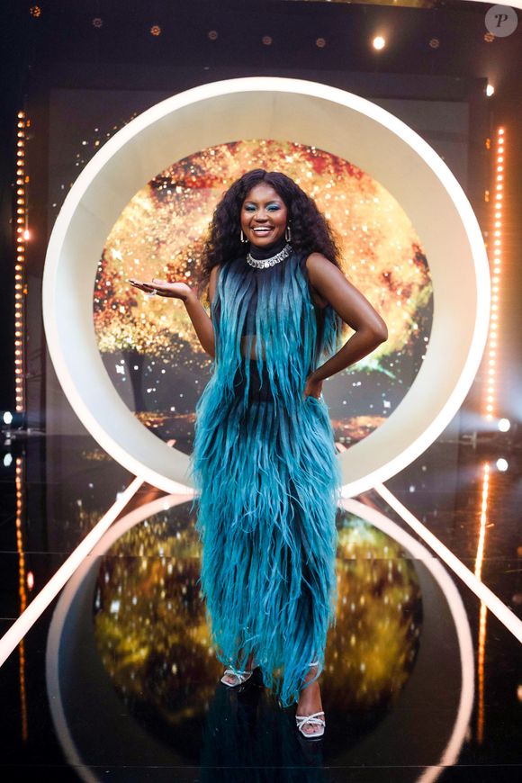 Kenya Sade já foi repórter do 'The Masked Singer' e dos desfiles das escolas de samba em 2024