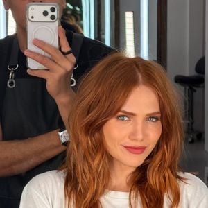 O hairstylist Anderson Couto criou o novo cabelo de Letícia Colin com a mistura dos tons 8.3 e 8.4 da TRUSS Color