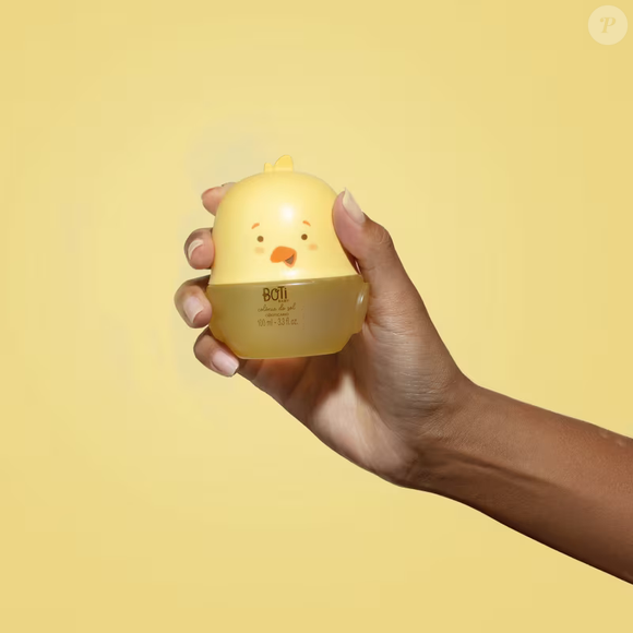 Com proposta delicada, o Boti Baby Sol, do O Boticário, combina lavanda, notas cítricas suaves e fundo levemente adocicado, remetendo ao calorzinho e ao carinho associados ao cuidado infantil