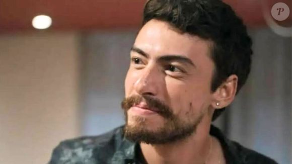 Em 'Mania de Você', a virada na vida de Iberê (Jaffar Bambirra) não será ao lado de Mavi (Chay Suede) nem de Rudá (Nicolas Prattes)