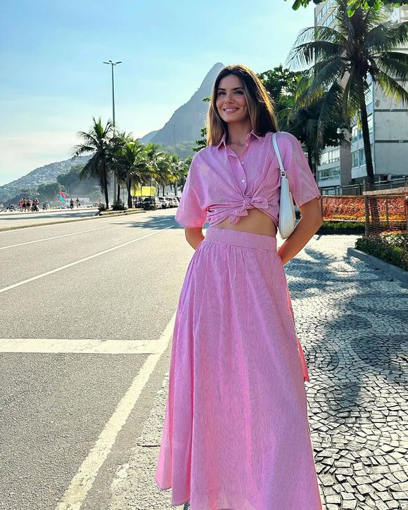 Essa foto mais recente mostra como a beleza de Camila Queiroz evoluiu e se transformou com o passar dos anos