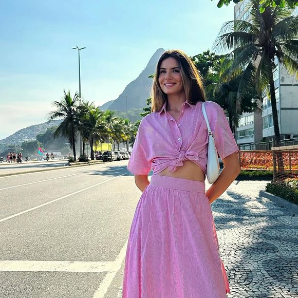 Essa foto mais recente mostra como a beleza de Camila Queiroz evoluiu e se transformou com o passar dos anos