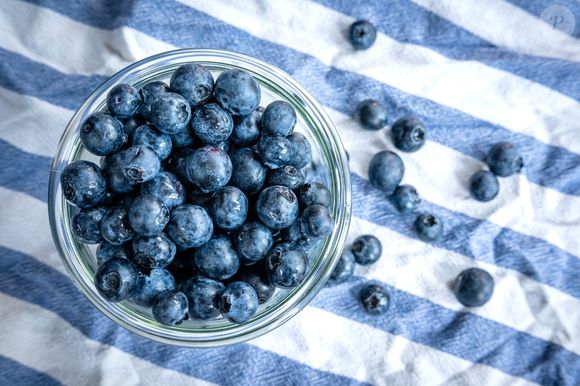No entanto, é importante ressaltar que há duas variedades de mirtilos: os selvagens, que nascem e crescem na natureza, e os cultivados
