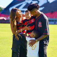 Quem é a mulher de Bruno Henrique, do Flamengo? Mãe de 2 filhos do jogador, Gisellen é 'capitã' das Fla-esposas e já fez oração nos bastidores