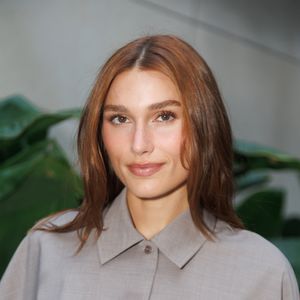 Sasha Meneghel aposta em visual sofisticado e traduz o conceito de "quiet luxury" com alfaiataria impecável