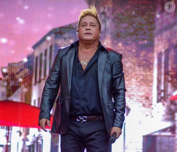 Segundo o médico, a papada tem diversas causas: excesso de gordura, flacidez ou excesso de pele na região, ausência de projeção do mento (o queixo) ou falta de definição entre a região cervical e a face