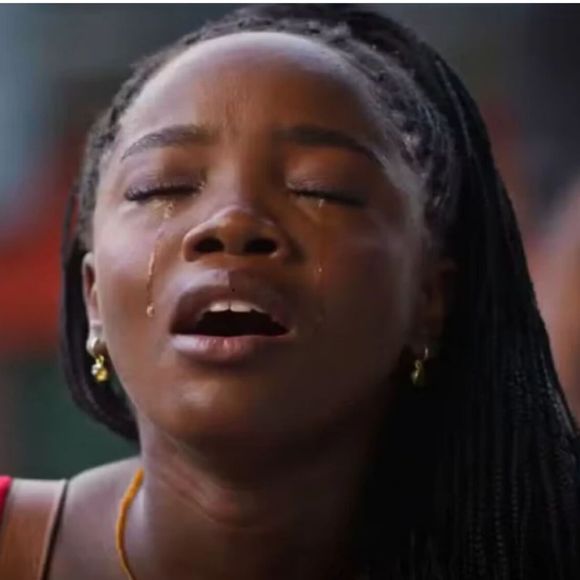 Leona (Clara Moneke) reconstrói coleção após incêndio na Boaz em 'Dona de Mim'