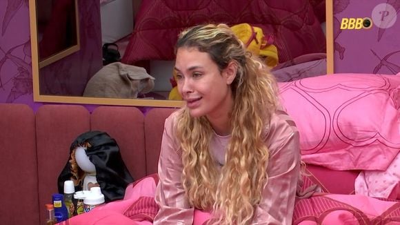 "Rir de tudo pode parecer leveza, mas em muitos casos é um disfarce para o desespero. Pode parecer felicidade, mas pode ser um sinal de que algo não vai bem", diz a especialista