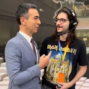 César Tralli publicou um vídeo em seu perfil no Instagram, falando sobre a nova contratação de Gabriel, de 24 anos, como integrante da Globo.