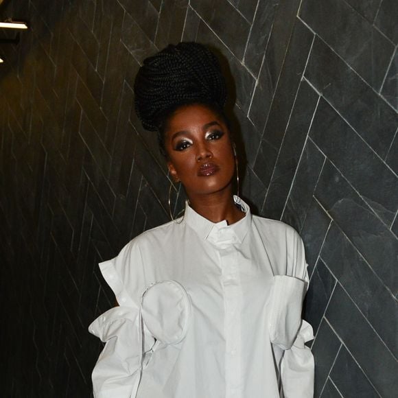 Iza chamou atenção com look all white