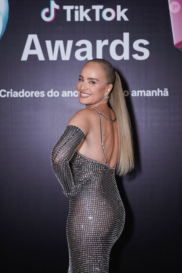 Angélica exibe look transparente com muito brilho no Tiktok Awards 2024