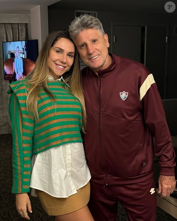 Renato Gaúcho, técnico do Fluminense, atribuiu à filha, Carol Portaluppi, a decisão de não ter se aposentado após 46 anos como jogador/técnico: ' Eu falo: 'Seu pai não está aposentado ainda por tua causa, é demais'. Ela sai comprando, ela é uma máquina'