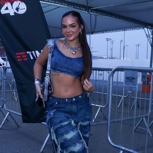 Looks para o The Town 2025: Mel Maia de all jeans e barriga de fora