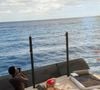 Virgínia Fonseca apareceu de biquíni verde neon com detalhes vermelhos durante viagem a Ibiza, na Espanha, e ainda contou com uma foto tirada pelo namorado, Vini Jr.