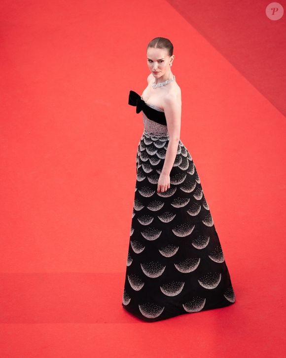 O vestido de Natalie foi total inspirado no modelo de alta-costura mexicano que fez parte da coleção outono/inverno 1951, feito por Christian Dior