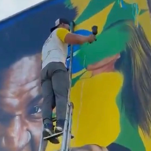 Artista responsável por mural de Vini Jr. em Pouso Alegre decidiu apagar Virgínia Fonseca da arte após o fim do relacionamento dos famosos