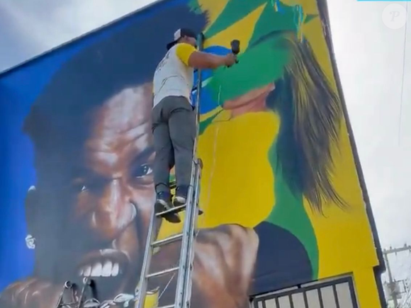 Artista responsável por mural de Vini Jr. em Pouso Alegre decidiu apagar Virgínia Fonseca da arte após o fim do relacionamento dos famosos