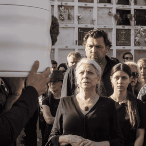 “Duas Covas” expõe segredos sombrios em apenas 3 episódios e já conquista os assinantes da Netflix