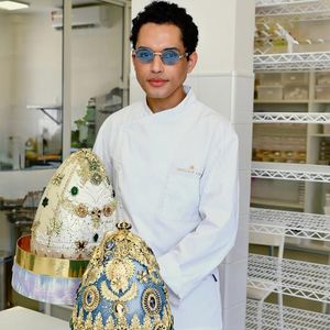 O confeiteiro Denilson Lima apresenta suas criações inspiradas nos ovos Fabergé.