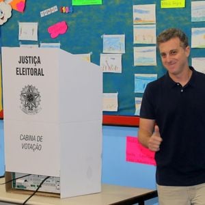 Durante a conversa com o podcast Resenha com TF, em julho de 2024, Marcelo Madureira defendeu que Luciano Huck deveria disputar primeiro uma vaga na Câmara dos Deputados caso realmente desejasse construir uma carreira política. 'Se ele realmente quisesse fazer uma carreira política séria, ele tinha que ser primeiro candidato a deputado federal, pelo menos pra entender como funciona o Congresso, pra entender como funciona a política', afirmou