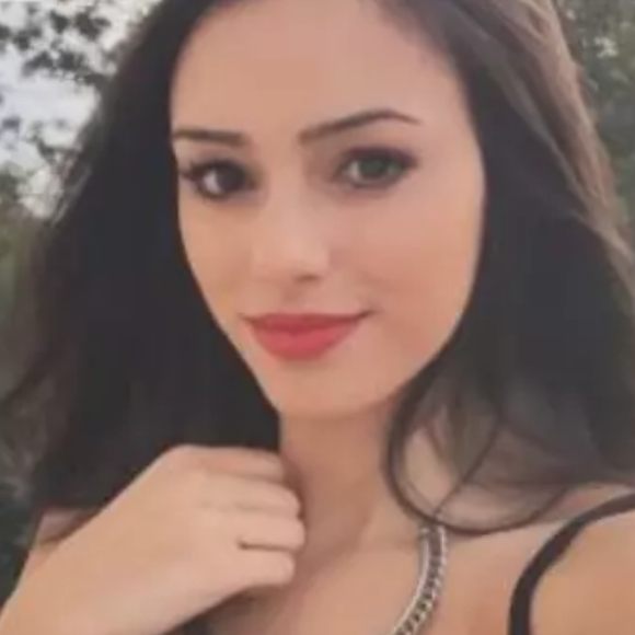 Neste clique super antigo, Bruna Biancardi ainda não tinha feito rinoplastia