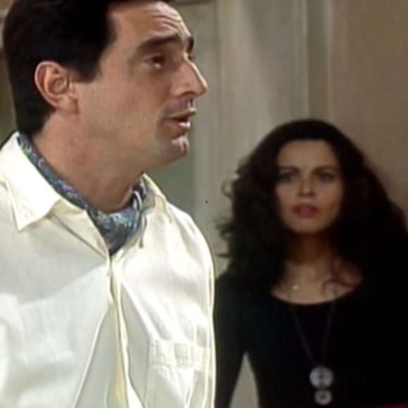 O que Mauro (Eduardo Galvão) fez com Carmem (Suzy Rêgo) em 'A Viagem'? Sócio de Téo (Mauricio Mattar) fez chantagem após passar uma noite de amor com a moça