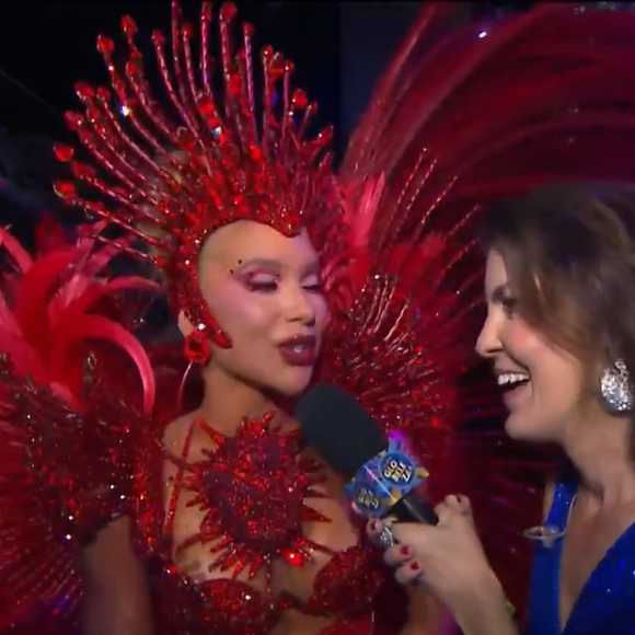 Virgínia Fonseca foi entrevistada por Mariana Gross antes do desfile da Grande Rio