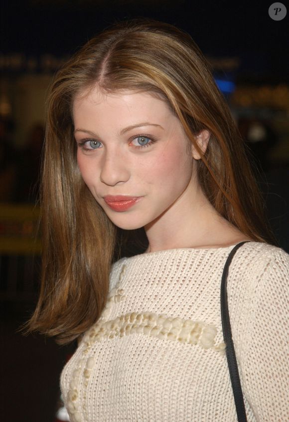 2003: Michelle Trachtenberg fez 18 anos e com a mesma aparência de quando era menina