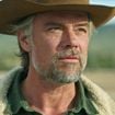 Hoje na Netflix: o western que está entre os 10 mais assistidos em 56 países; um drama com toques de novela e baseado em um livro