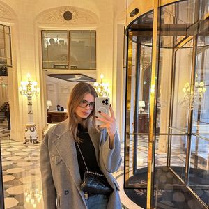 Hoje com 31 anos, Camila Queiroz mostra que maturidade e beleza andam, sim, lado a lado