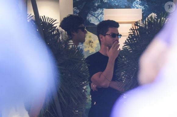 Corpo de Lua Blanco foi velado por Chay Suede e Arthur Aguiar no Cemitério Vertical Memorial do Carmo, no Rio de Janeiro