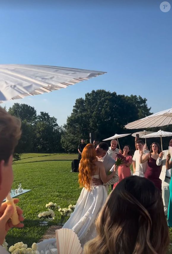 Sofia Liberato usou um vestido de noiva tomara que caia em seu casamento