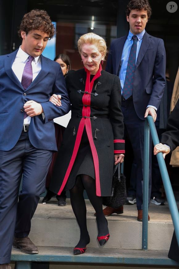 A estilista  venezuelana escolheu uma peça preta com fechamento Tang e acabamento em viés vermelho, duas de suas cores favoritas ao lado do branco. O resultado é uma jaqueta original, elegante e atemporal