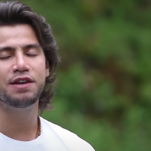 Antes com o cabelo comprido, Mariano mudou de visual nos últimos anos