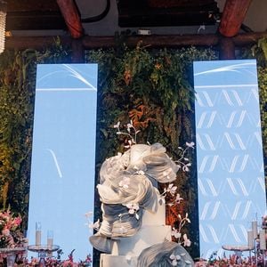 50 anos de Vera Viel: bolo com flores gigantes roubou a cena