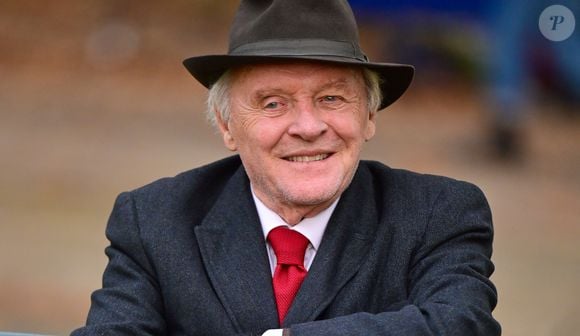 Aos 88 anos, Anthony Hopkins voltou aos holofotes após uma reflexão sobre relacionamentos e autocuidado ganhar força nas redes sociais