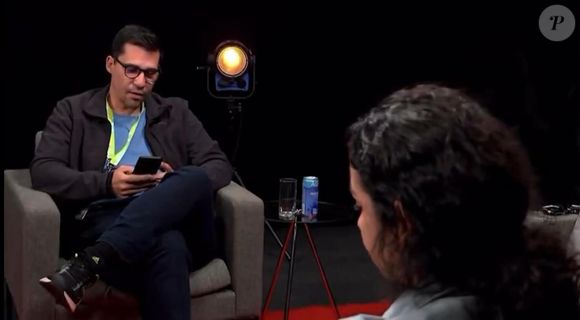 Funcionários da Globo apareceram testando câmera e microfones no começo de 'Vale Tudo'