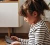 Diferente do que acontece nos dias atuais, as pessoas nascidas naquela década cresceram sem celulares, redes sociais ou qualquer coisa parecida com uma fonte permanente de entretenimento ao alcance das mãos
